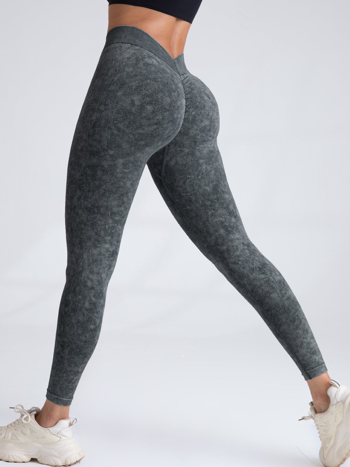 Scrunch butt seamless leggings with high waist and V-back design