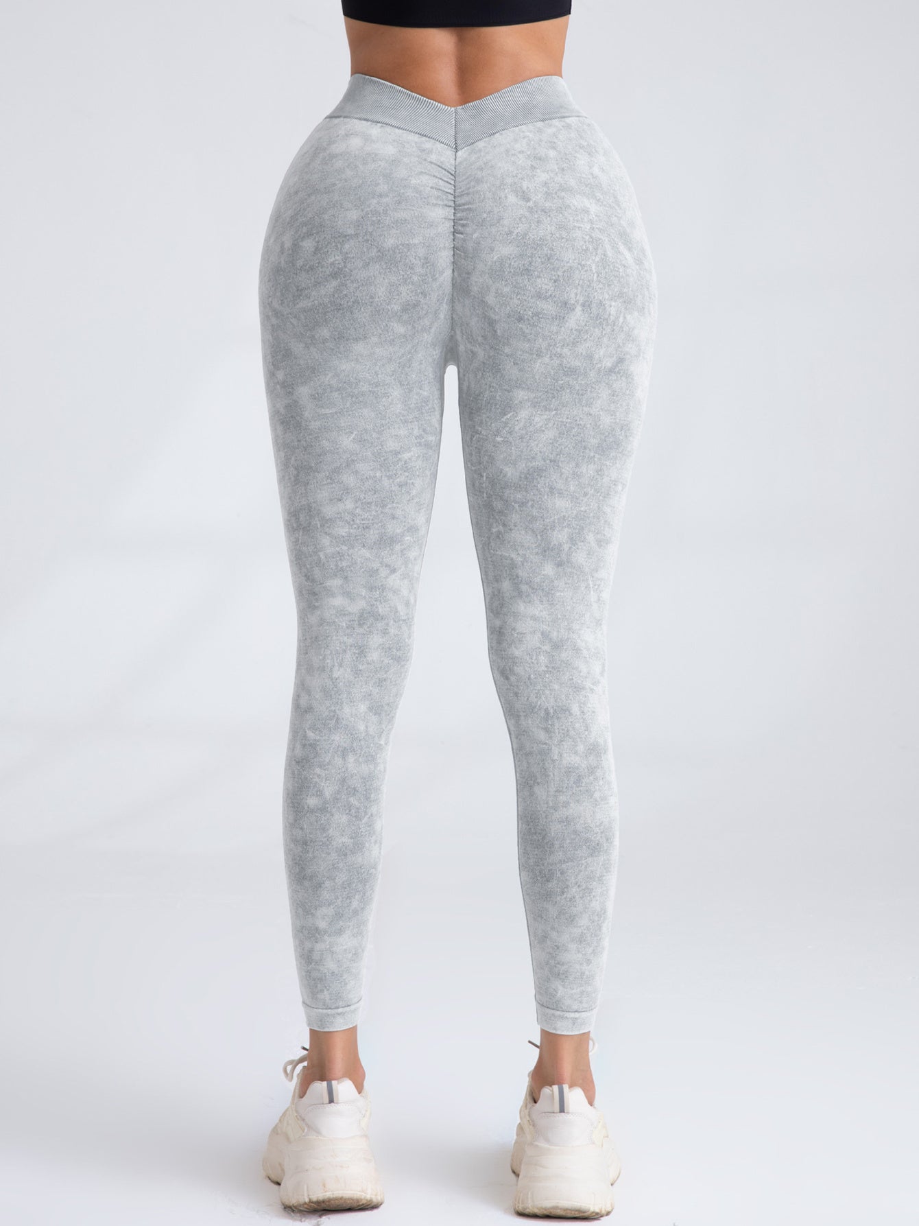 Scrunch butt seamless leggings with high waist and V-back design