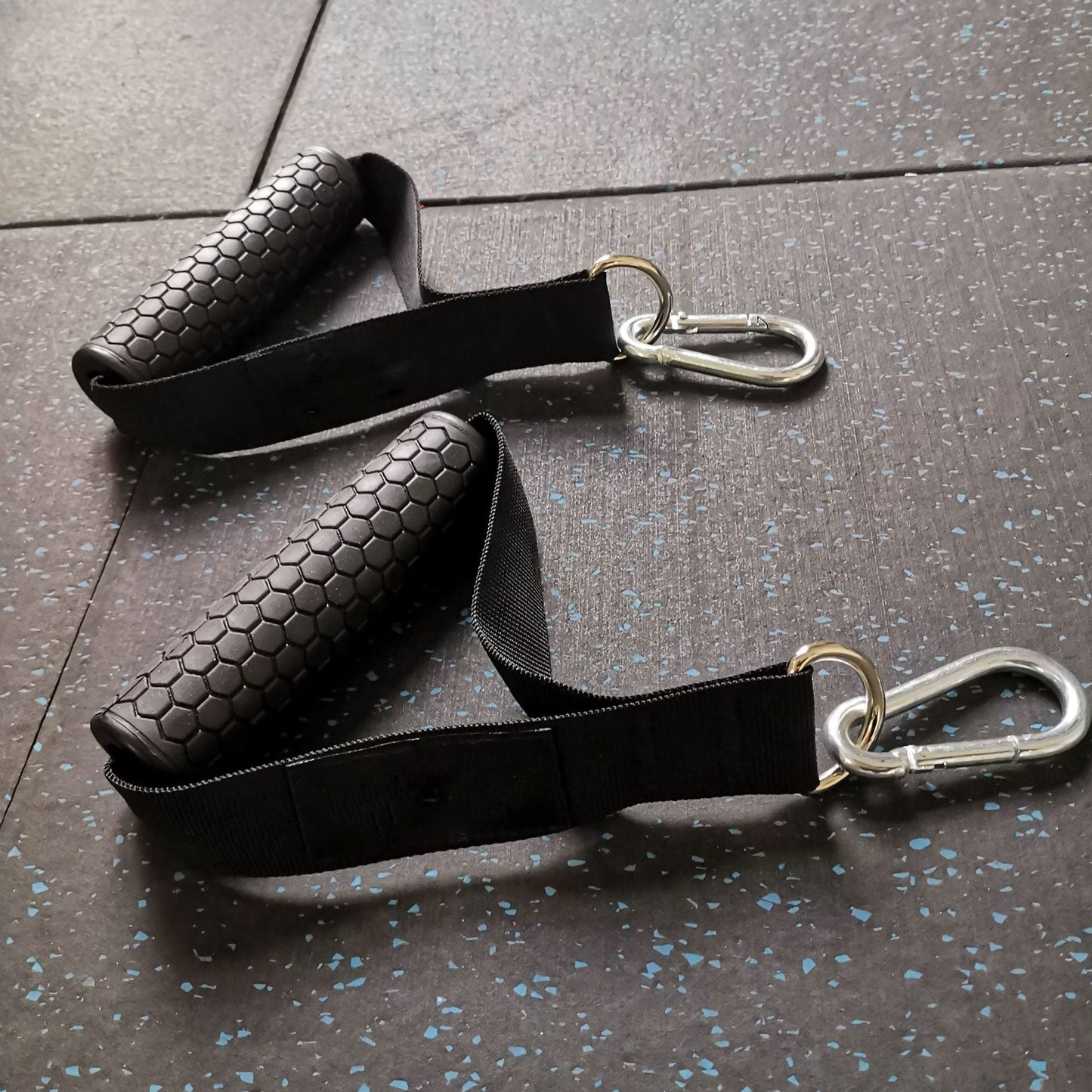 Anti-Slip Gym Exercise Handles designed for cable machines, featuring a strong grip and durable construction. Ideal for strength training, providing comfort and stability during intense workouts. TNT Fitness Gear