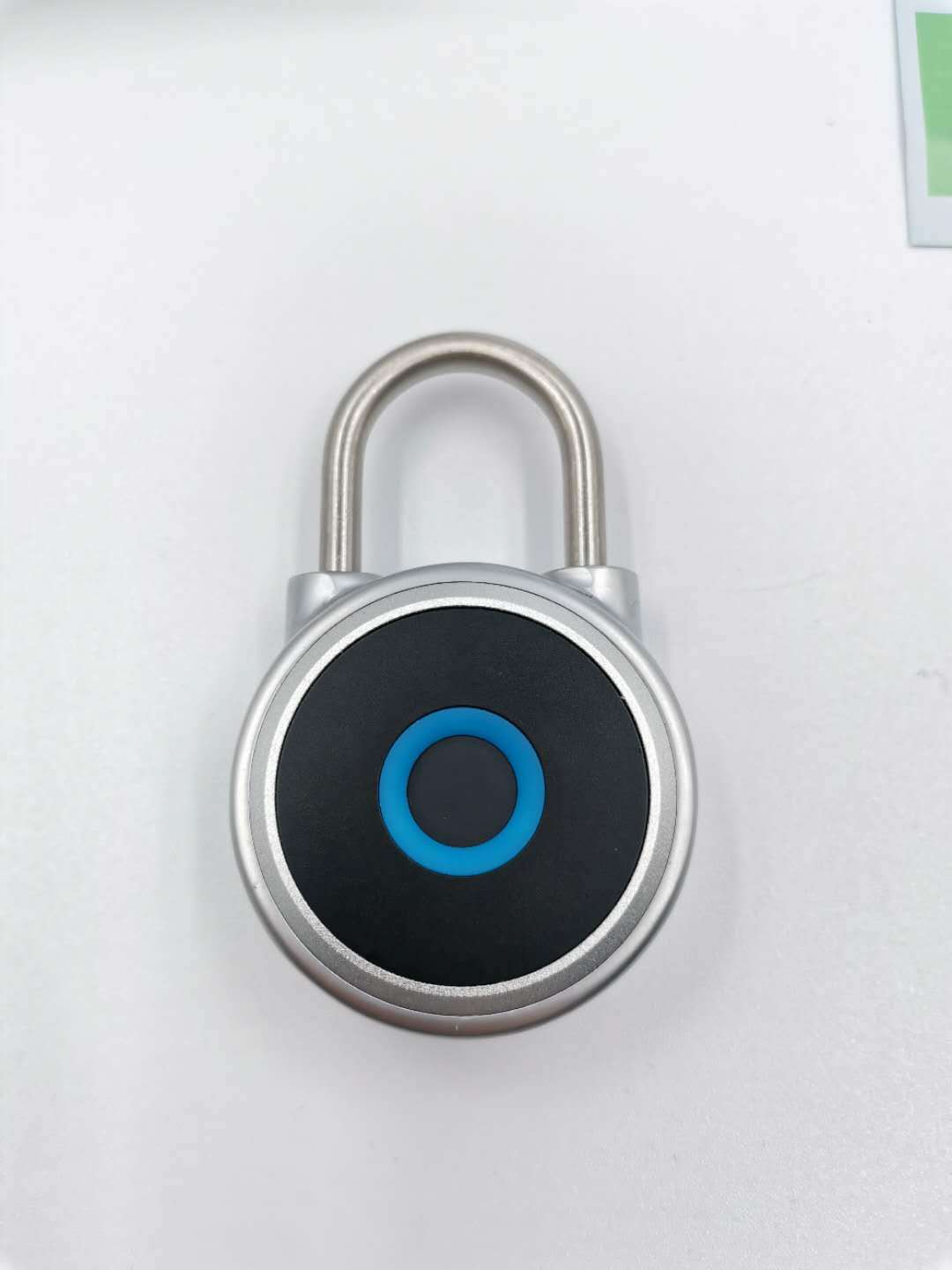 Anti - Theft Fingerprint Lock For Gym Locker Anti - Lost Easy To Carry Rechargeable Fingerprint Padlock - TNT Fitness