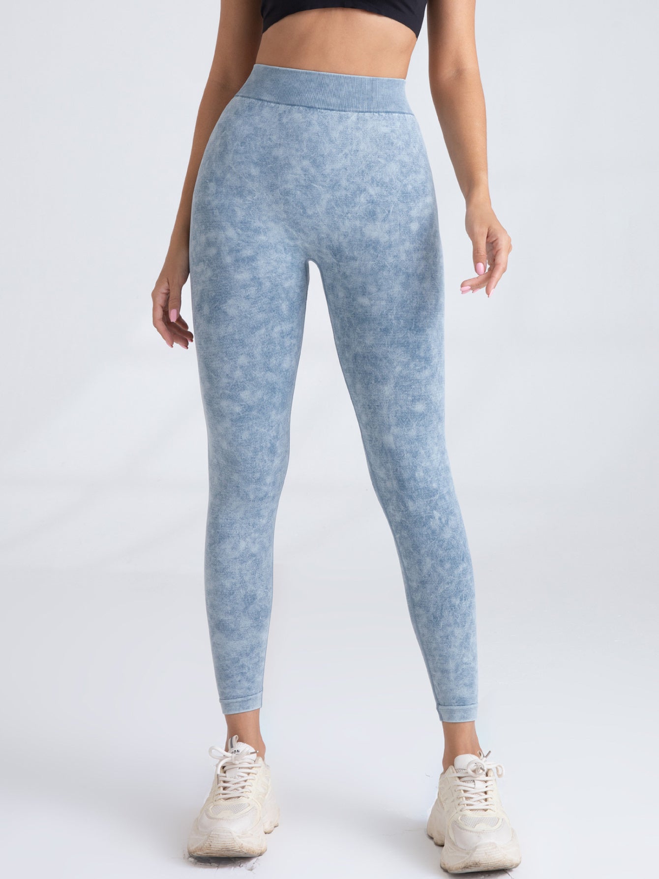 Scrunch butt seamless leggings with high waist and V-back design